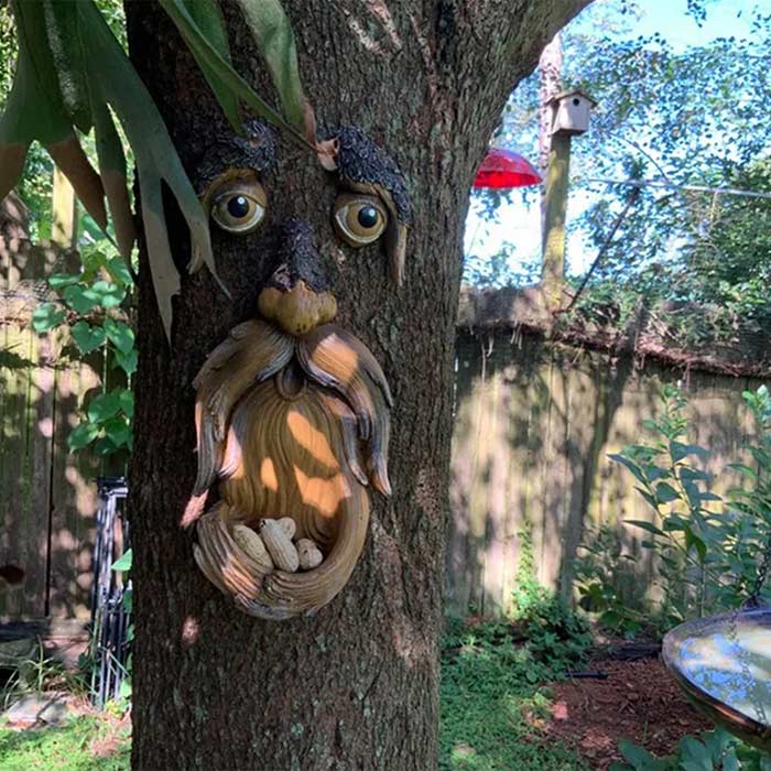 BirdFeeder, μια διακόσμηση δέντρου σε σχήμα προσώπου που είναι επίσης ταΐστρα πουλιών - Image 6