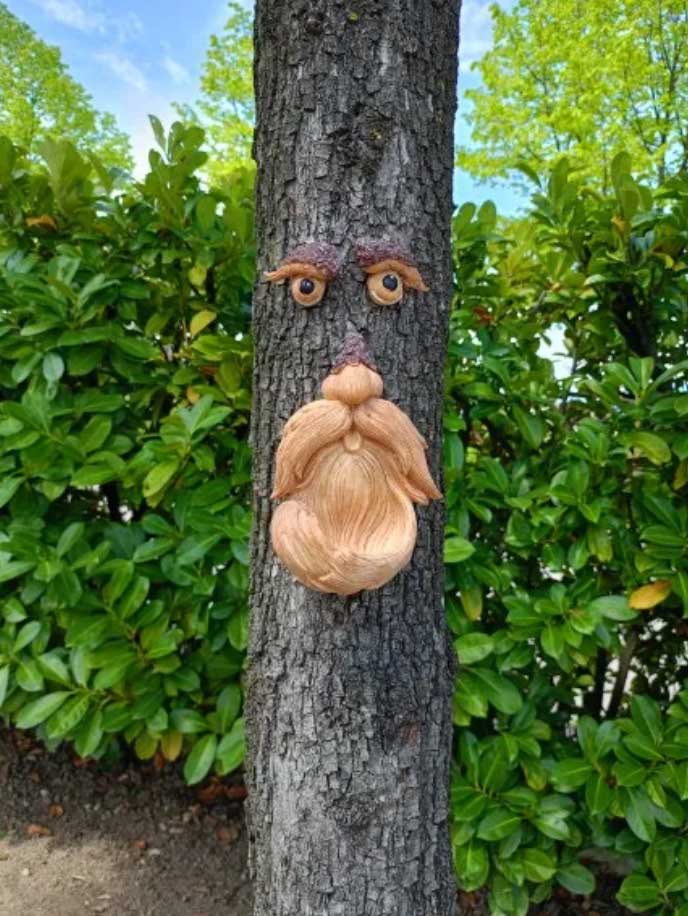 BirdFeeder, μια διακόσμηση δέντρου σε σχήμα προσώπου που είναι επίσης ταΐστρα πουλιών - Image 10