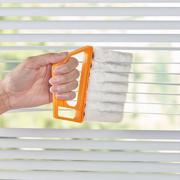 BlindBrush, καινοτόμα βούρτσα από μικροΐνες που καθαρίζει τα στόρια 2x γρηγορότερα και από τις δύο πλευρές ταυτόχρονα - Image 2