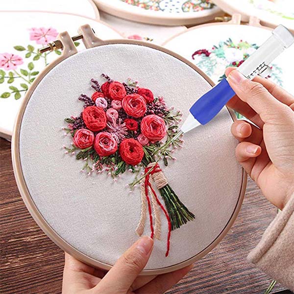 EmbroideryKit, ένα σετ 136 τεμαχίων από κλωστές και άλλα πιο συνηθισμένα αξεσουάρ κεντήματος - Image 7