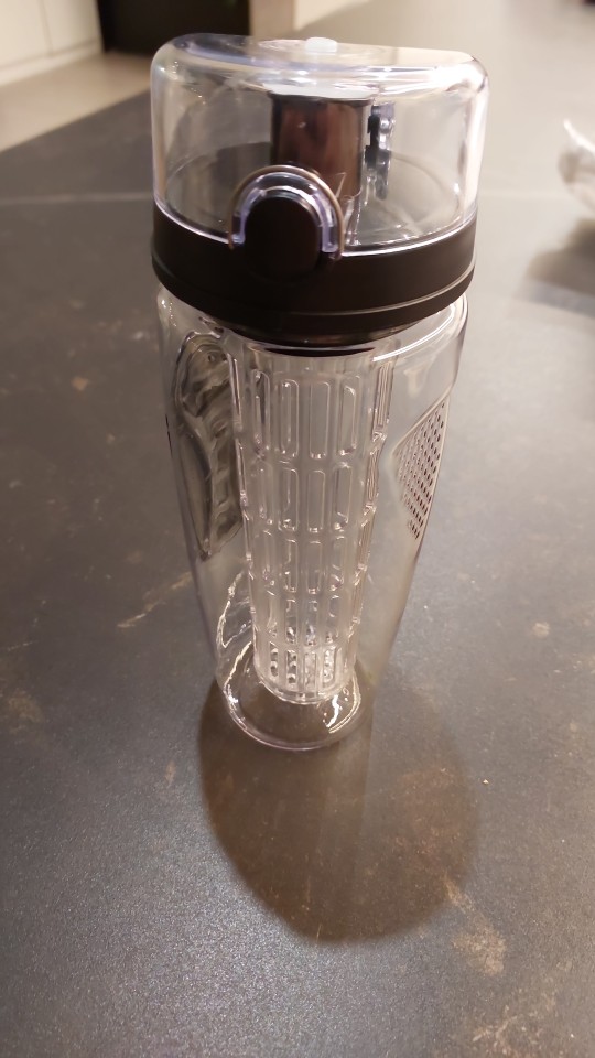 FruitBottle, μπουκάλι νερού με σουρωτήρι για φρούτα, μυρωδικά και τσάι (1000 ml) - Image 10