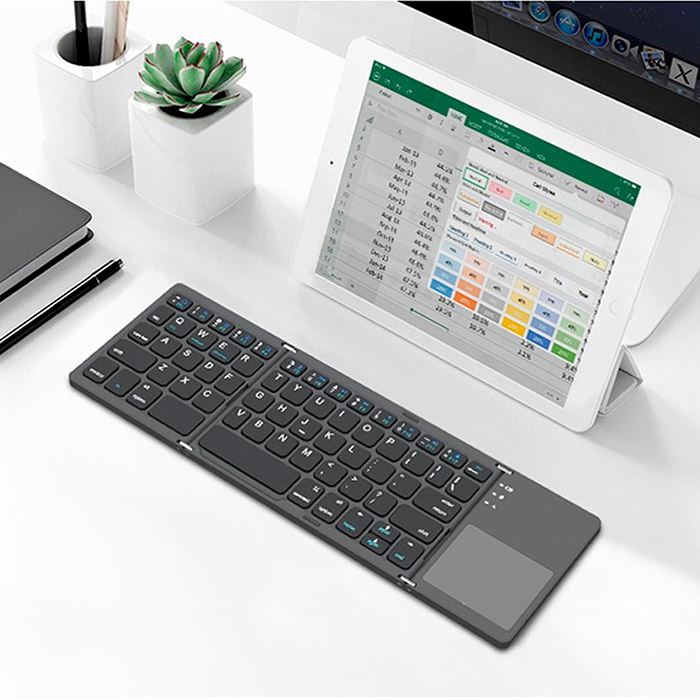 Διαθέτει trackpad, το οποίο σας επιτρέπει να το χρησιμοποιείτε χωρίς ένα επιπλέον ποντίκι!
