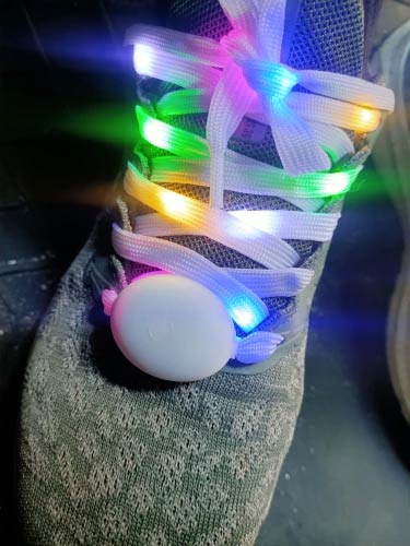 LedLaces, γυαλιστερές κορδόνια - λευκά με πολύχρωμα led φώτα - Image 2
