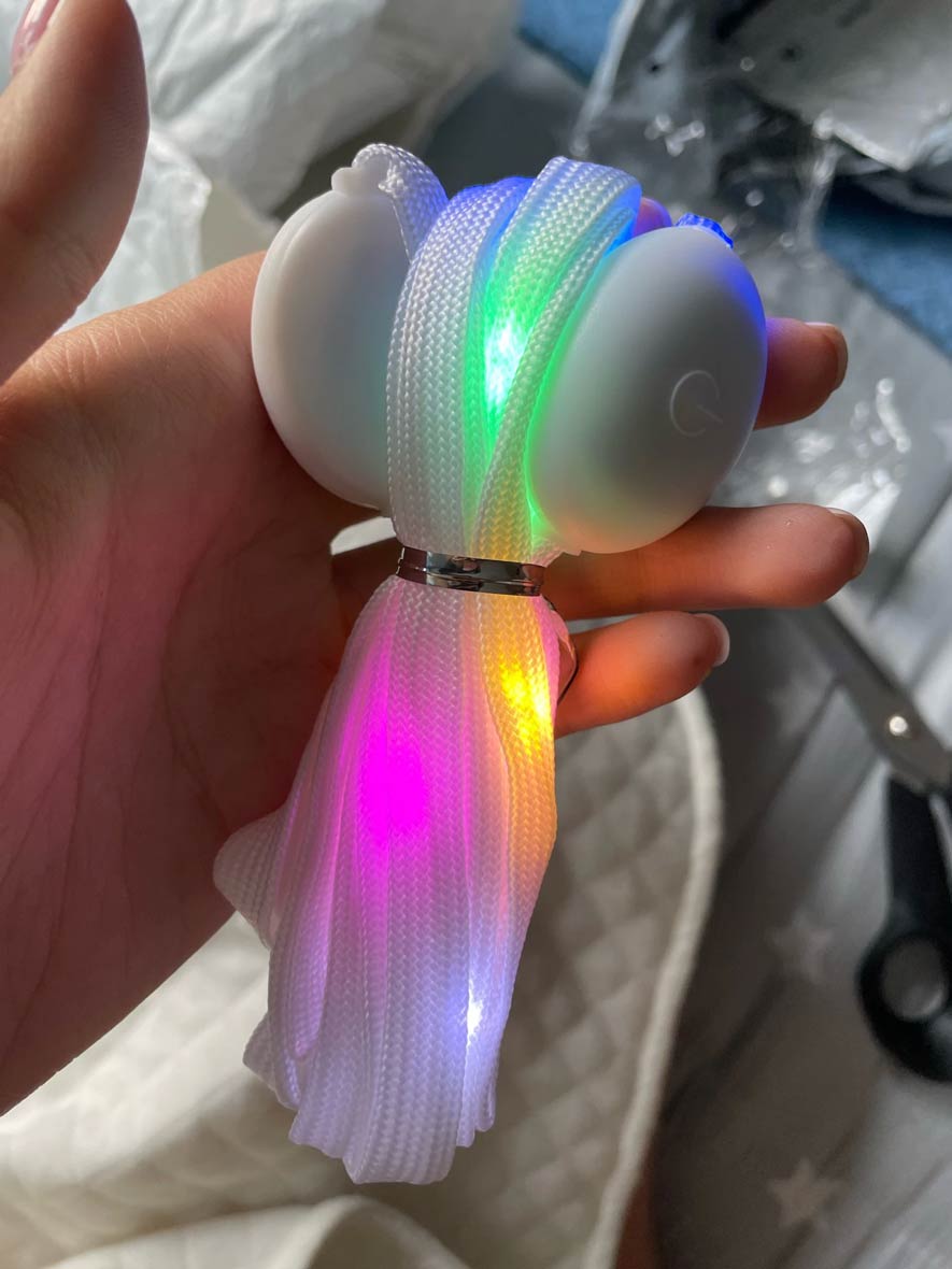 LedLaces, γυαλιστερές κορδόνια - λευκά με πολύχρωμα led φώτα - Image 3