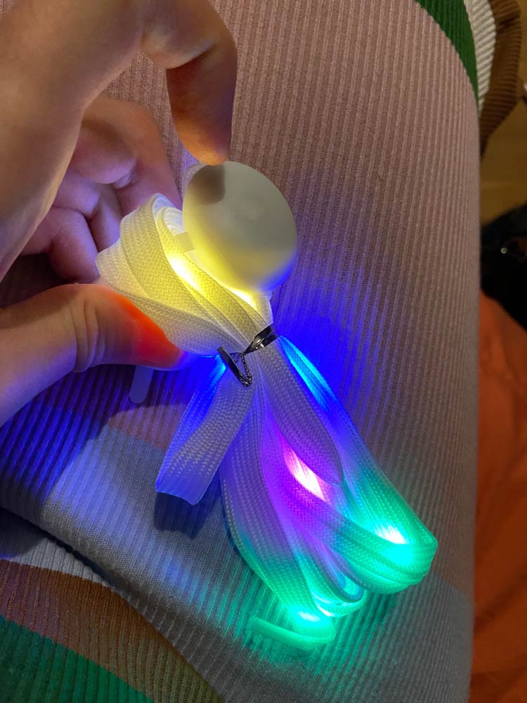 LedLaces, γυαλιστερές κορδόνια - λευκά με πολύχρωμα led φώτα - Image 5