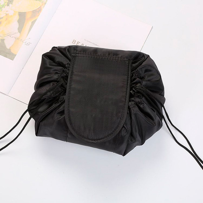 Pouch, μια τσάντα γυναικεία για την αποθήκευση διάφορων αξεσουάρ - Image 3