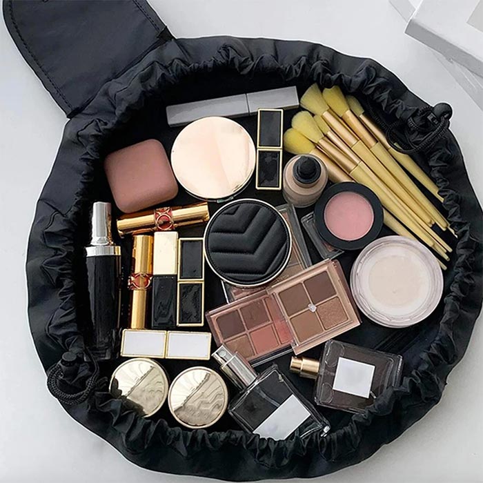 Pouch, μια τσάντα γυναικεία για την αποθήκευση διάφορων αξεσουάρ - Image 6