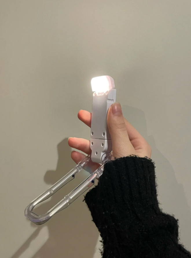 ReadLed, ένα μίνι LED φωτιστικό που μπορεί να τοποθετηθεί σε ένα βιβλίο - Image 9