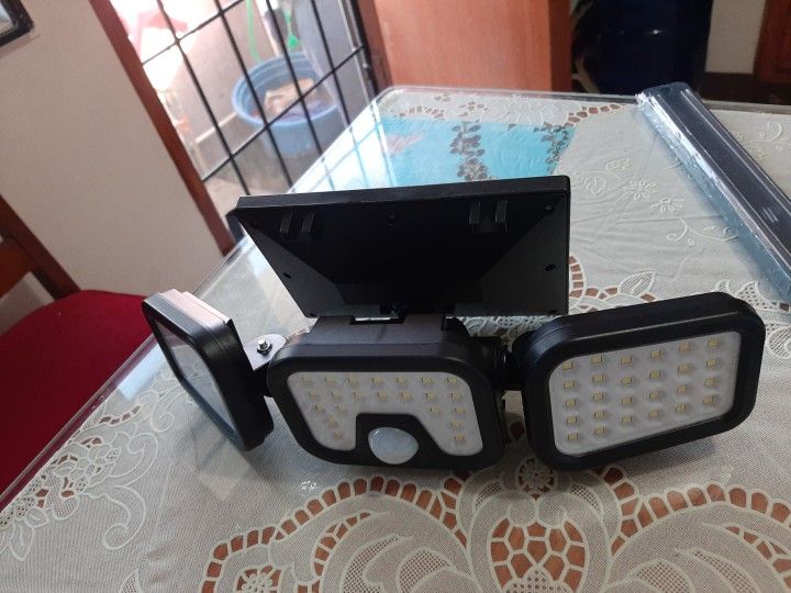 TripleSolar 3-πλευρο ηλιακό φωτιστικό - Image 10